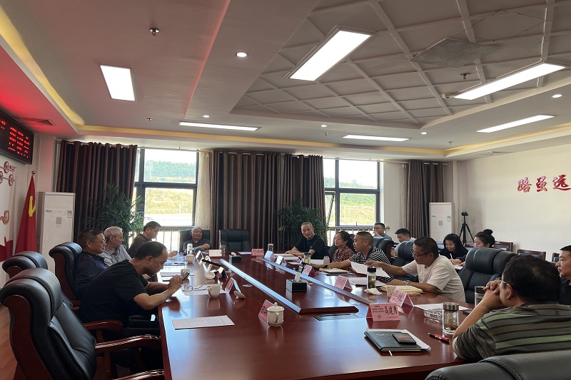 路橋集團(tuán)召開“共建三十載，同行筑路夢”座談會