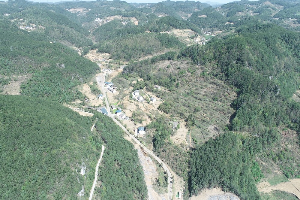 路愈寬，景愈明，可待漫慢行——朝天區(qū)曾家鎮(zhèn)（曾家場(chǎng)鎮(zhèn)至榮樂(lè)養(yǎng)生谷）段道路改建工程建設(shè)側(cè)記